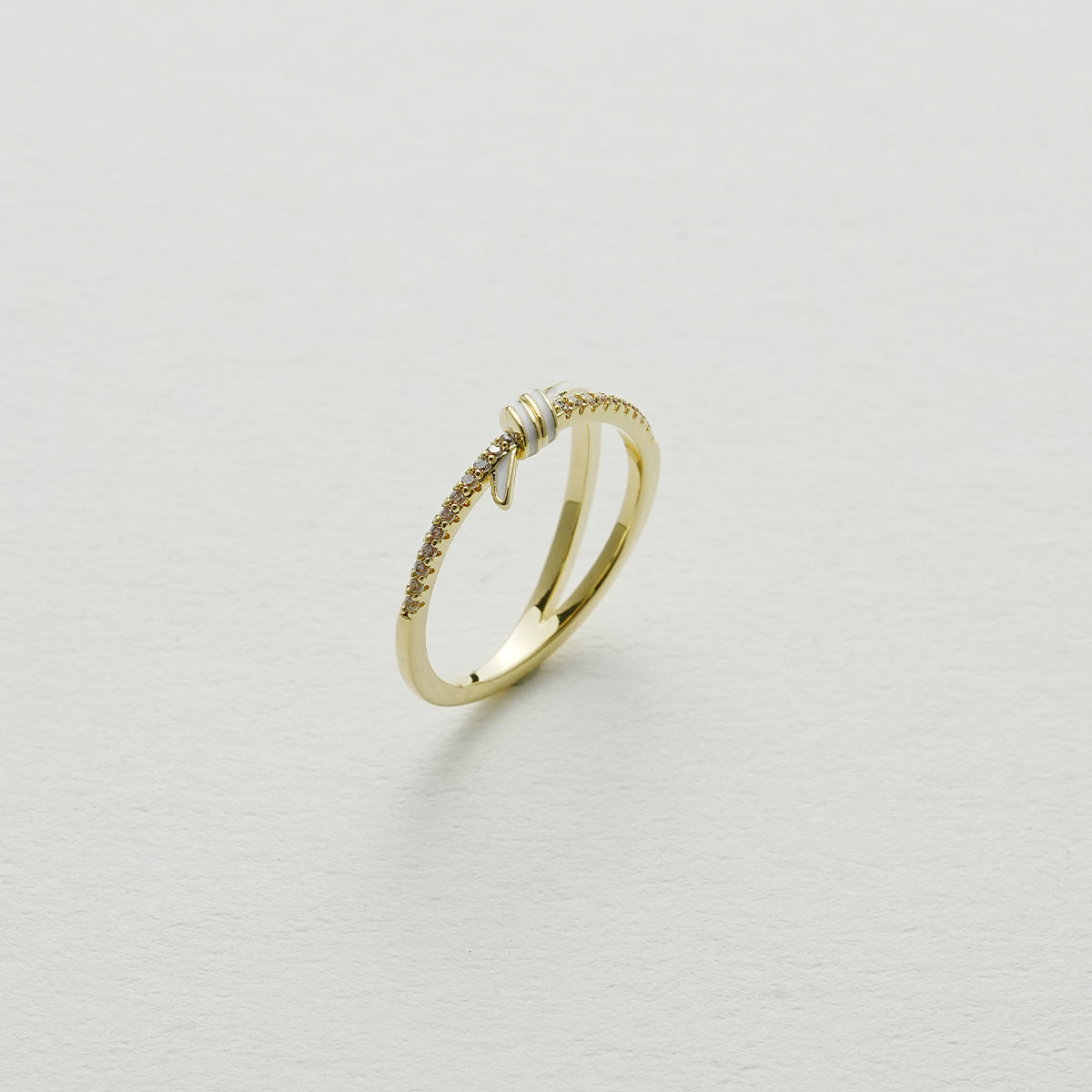 精巧なダブルリングリング