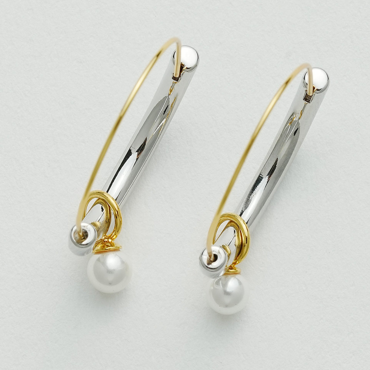 淡水パールのコンビカラーイヤリング