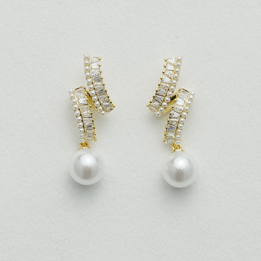 星河のように流れるパールイヤーカフ