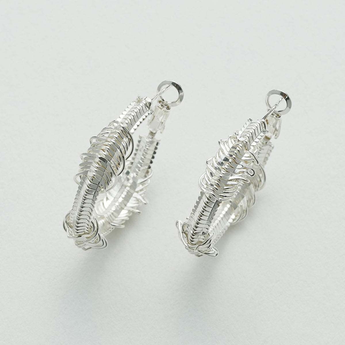 波の光イヤーカフ