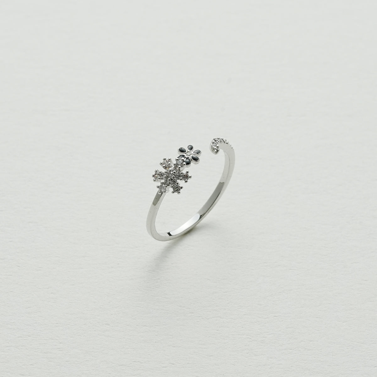 小さなデイジーオープンリング