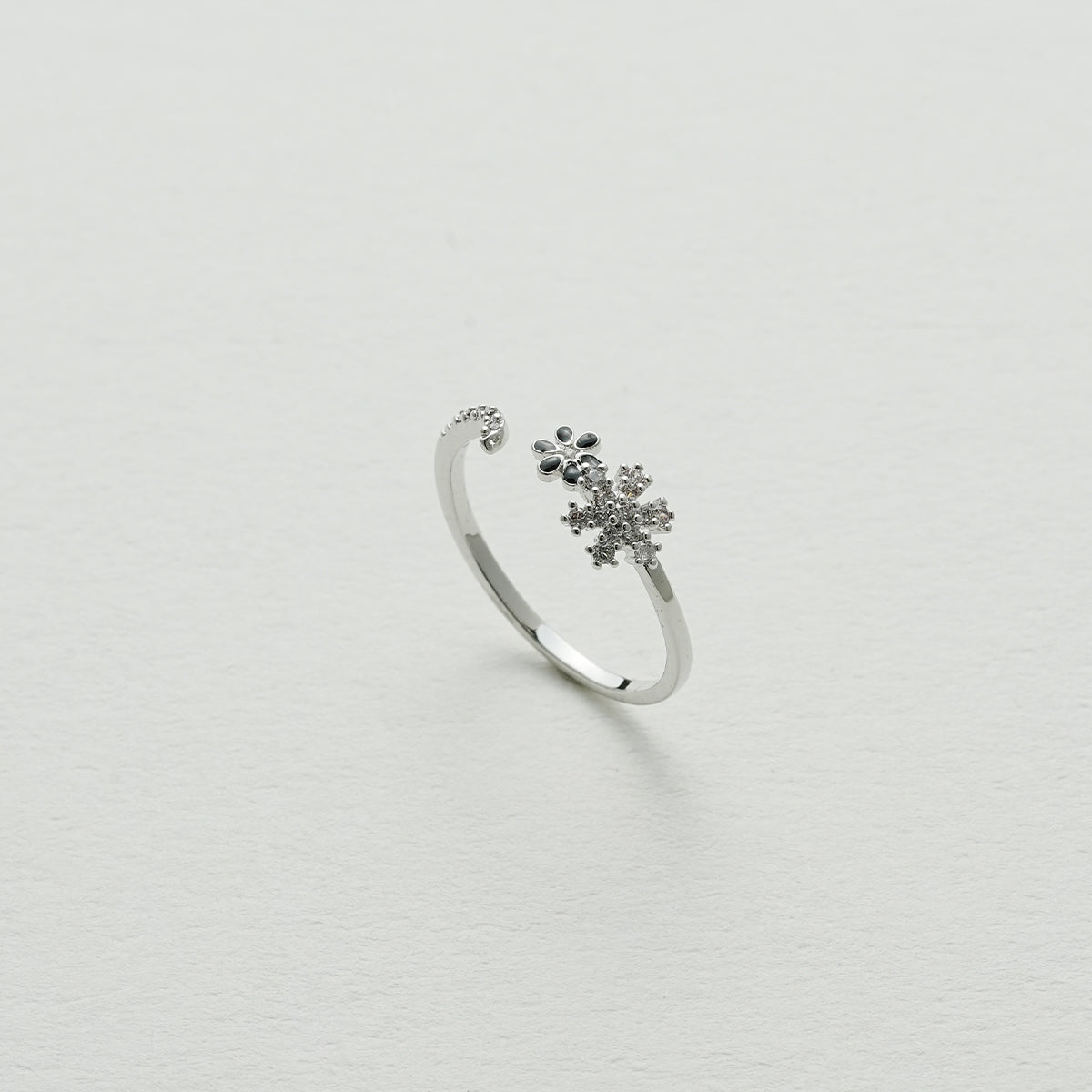 小さなデイジーオープンリング