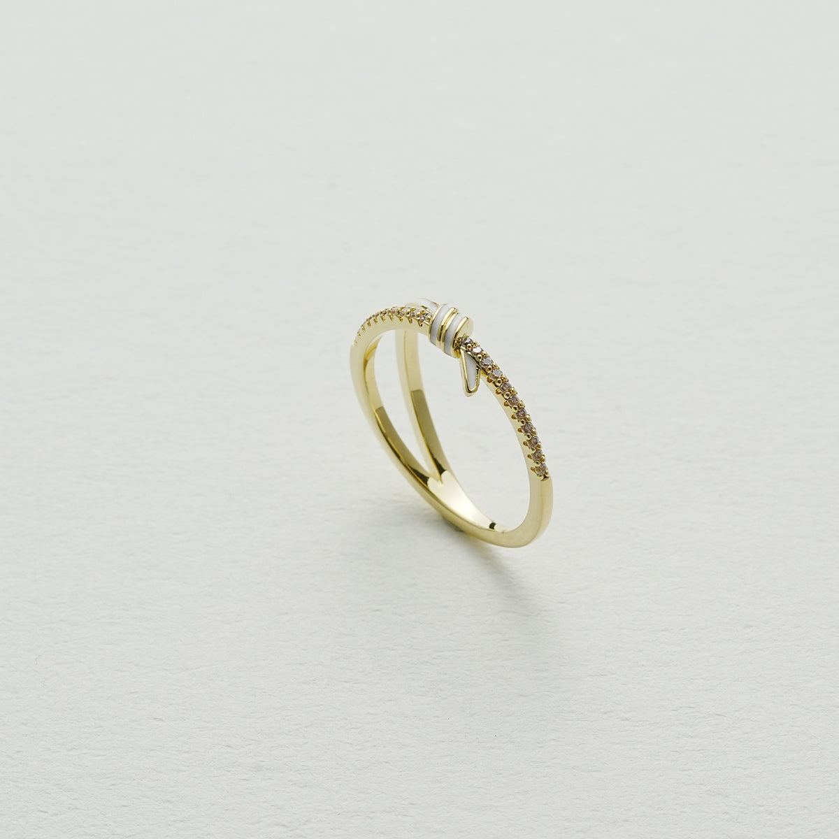 精巧なダブルリングリング