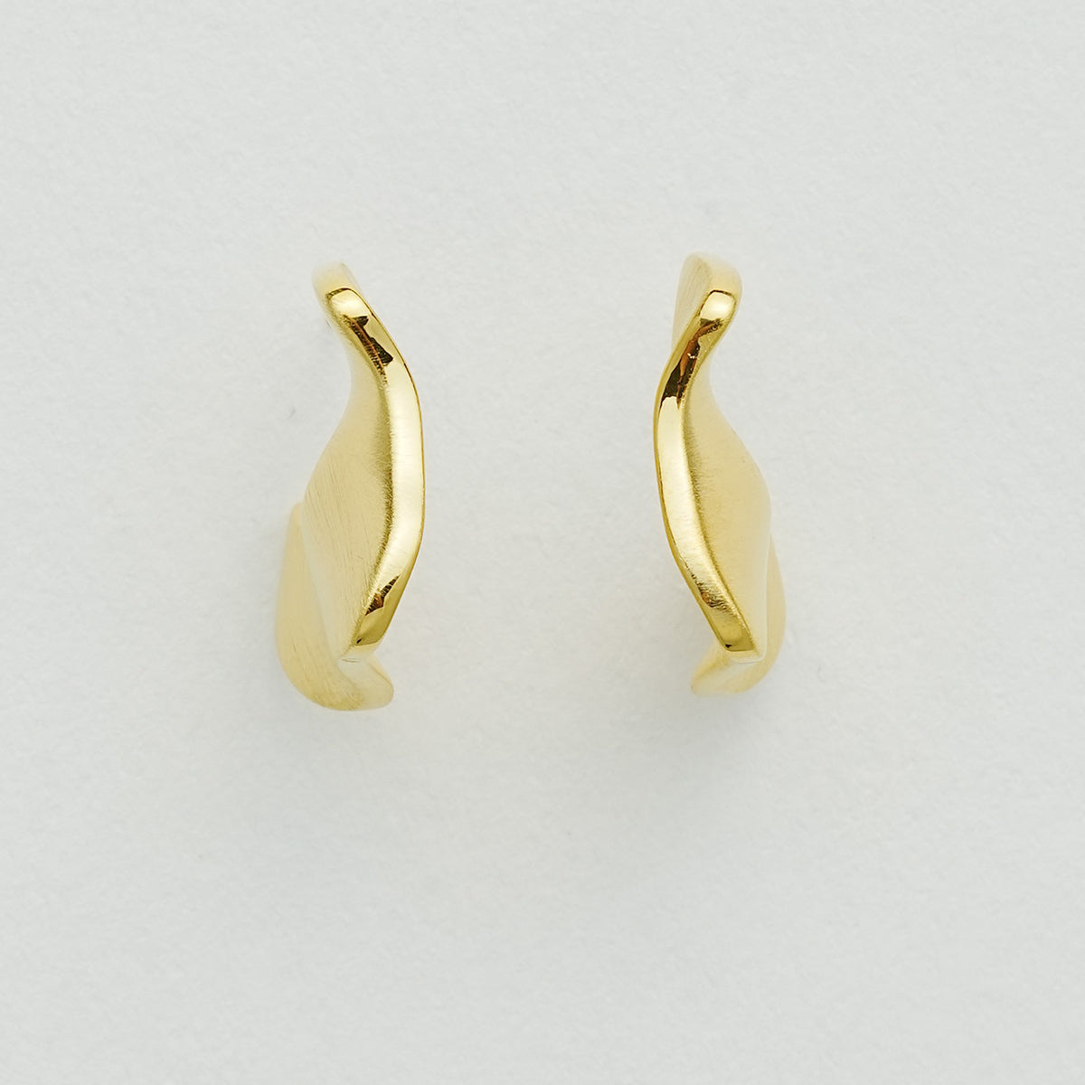 規則的なプレート波形ピアス