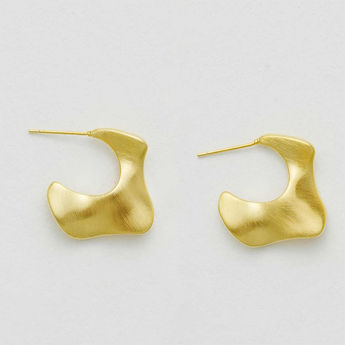 規則的なプレート波形ピアス