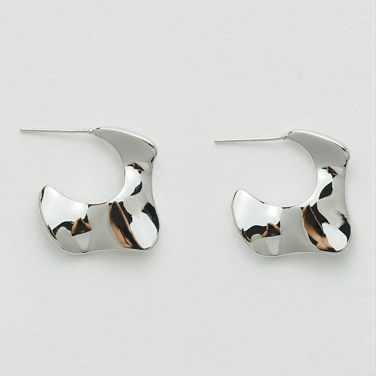 規則的なプレート波形ピアス