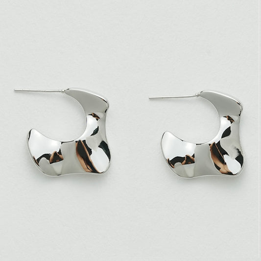 規則的なプレート波形ピアス