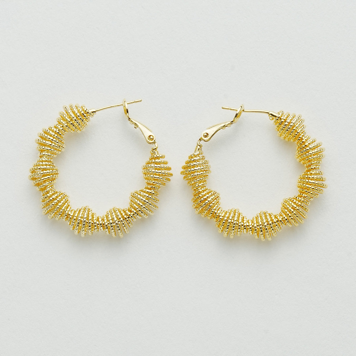 不規則なワイヤーリングイヤリング