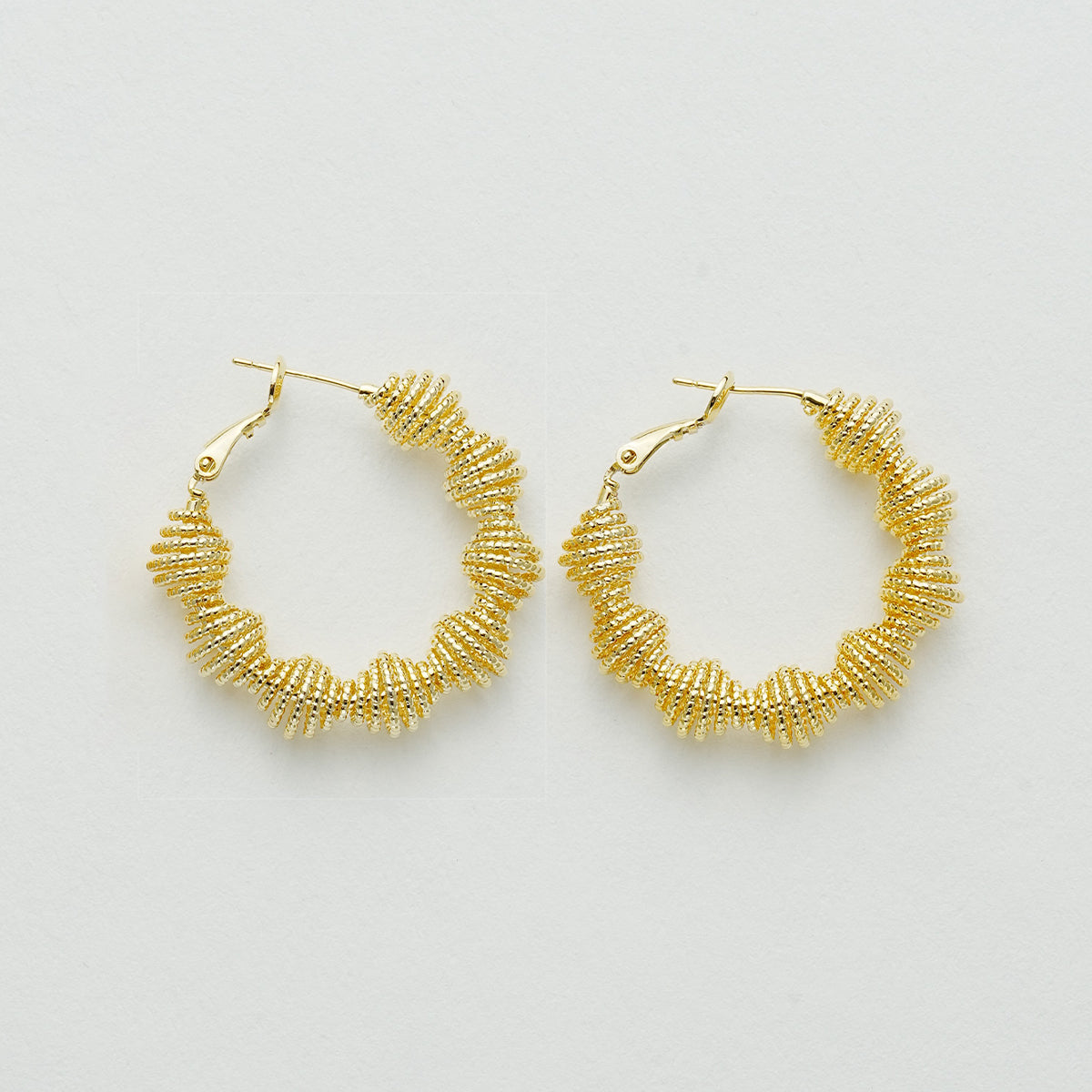 不規則なワイヤーリングイヤリング