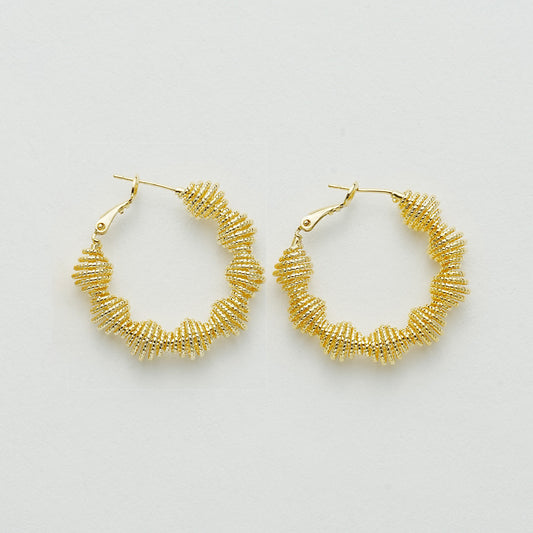 不規則なワイヤーリングイヤリング